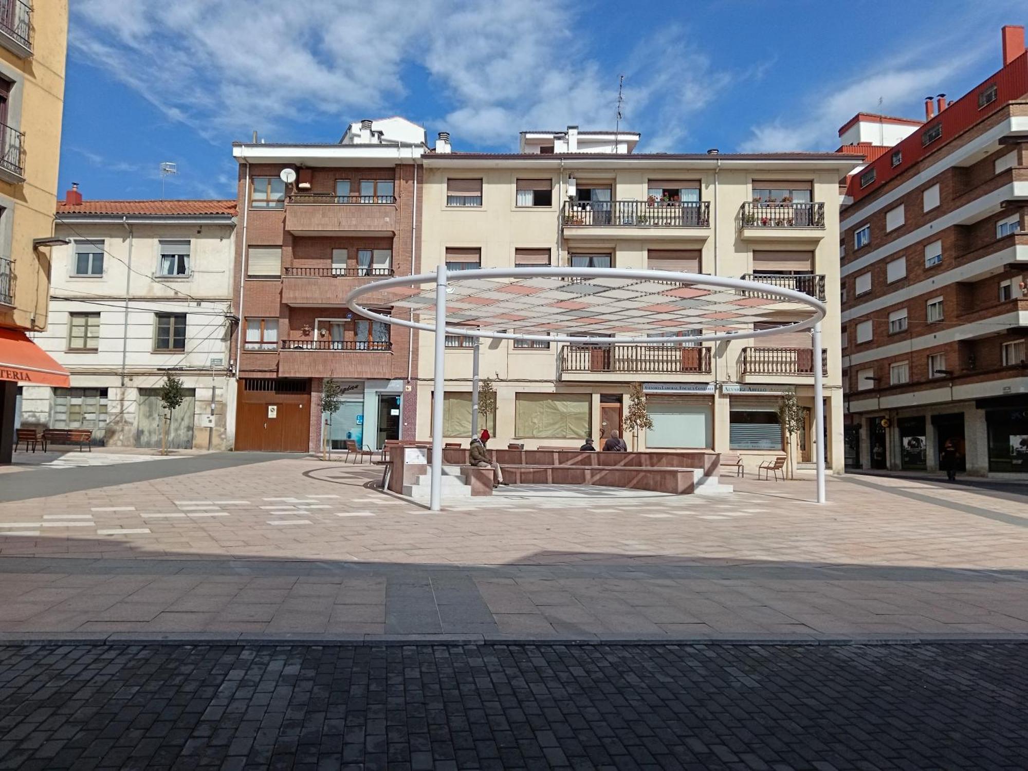 Luminoso En Grado, Cerca De Oviedo *